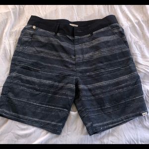 34 Men’s Decksiders board shorts